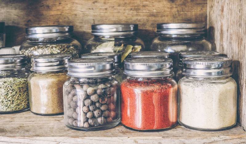 Първи уроци за неопитни кулинари: Как да съхраните аромата на любимите подправки