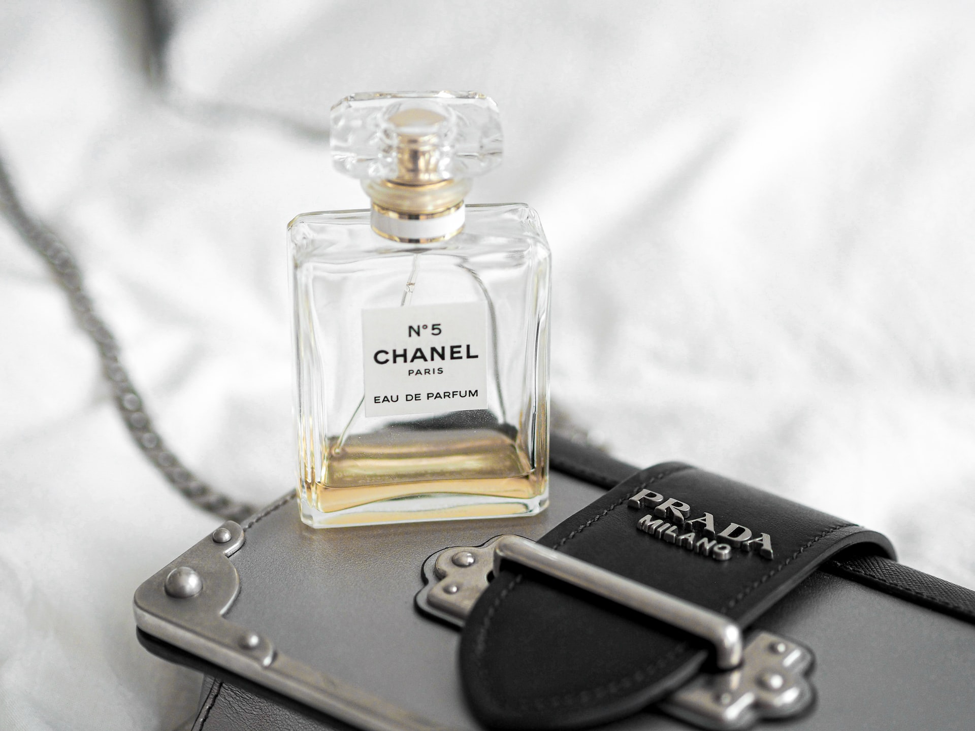 Как да съхраним любимите си парфюми, за да се радваме на аромата им за дълго?